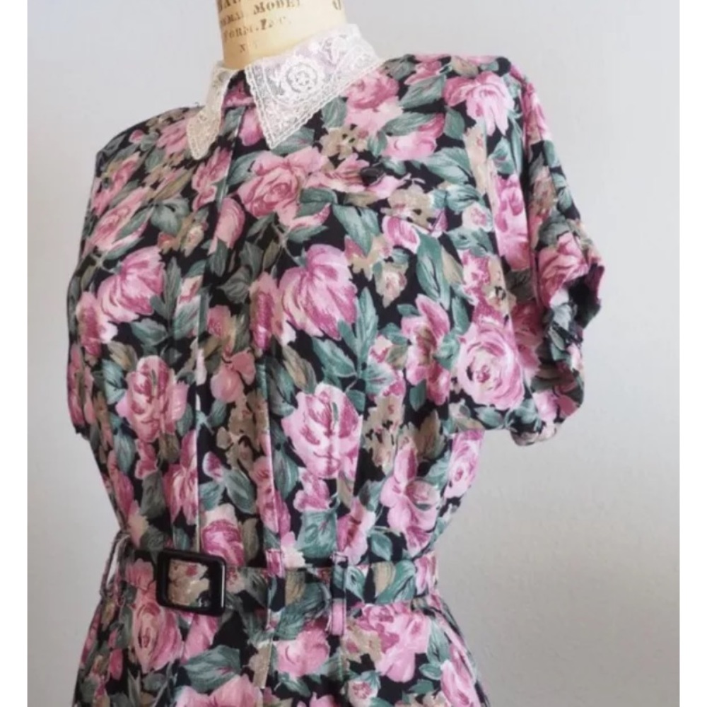 1980’s does 1940’s Rayon floral dress - Picture 5 of 6